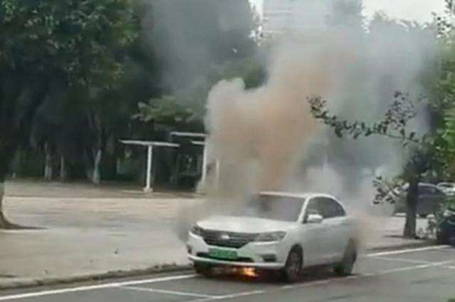 新能源汽車連接器不僅需要環(huán)保還要更安全 「軒業(yè)」
